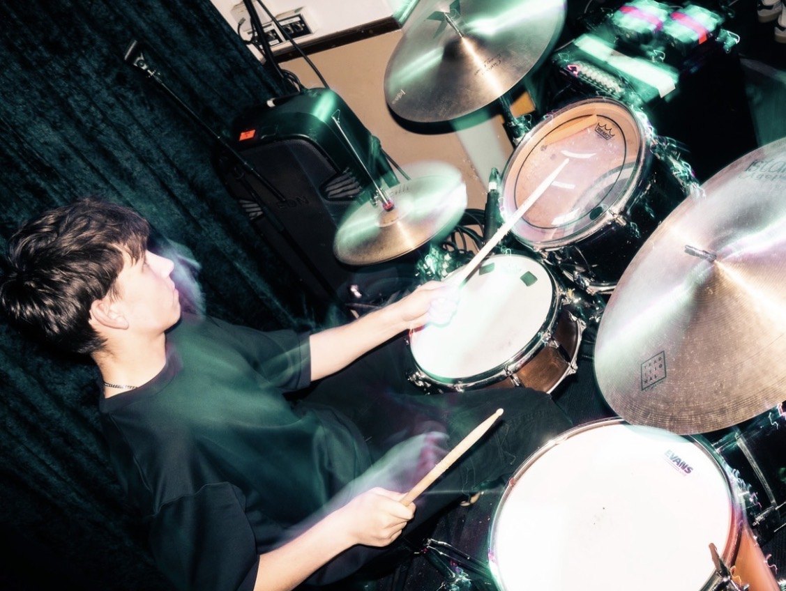 Moses Portolesi playing live